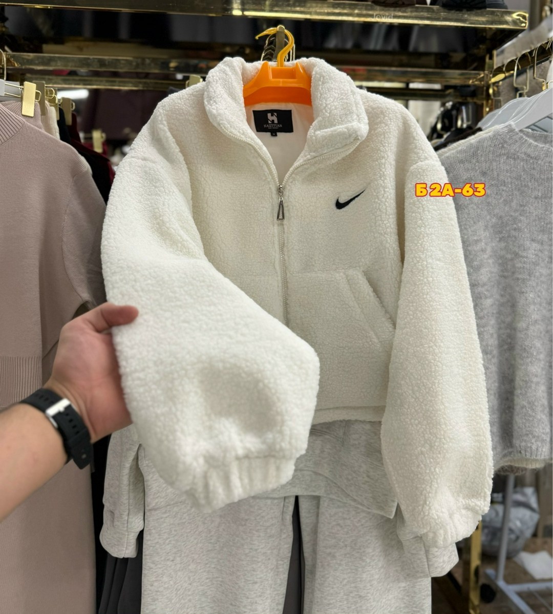 кофта барашек,куртка барашек найк женская,плюшевая куртка nike,куртка барашек,куртка плюшевая