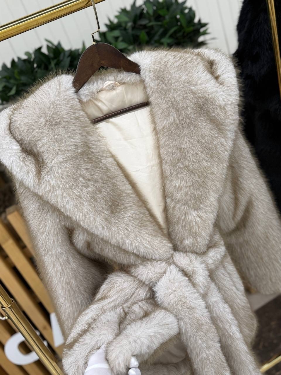 пальто из искусственного меха,меховое пальто с капюшоном,меховое пальто,женская шуба,пальто из искусственного меха с капюшоном