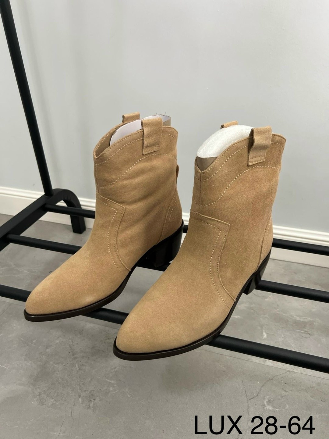 ,замшевые казаки,казаки женские,бежевые замшевые ботильоны,полусапоги казаки