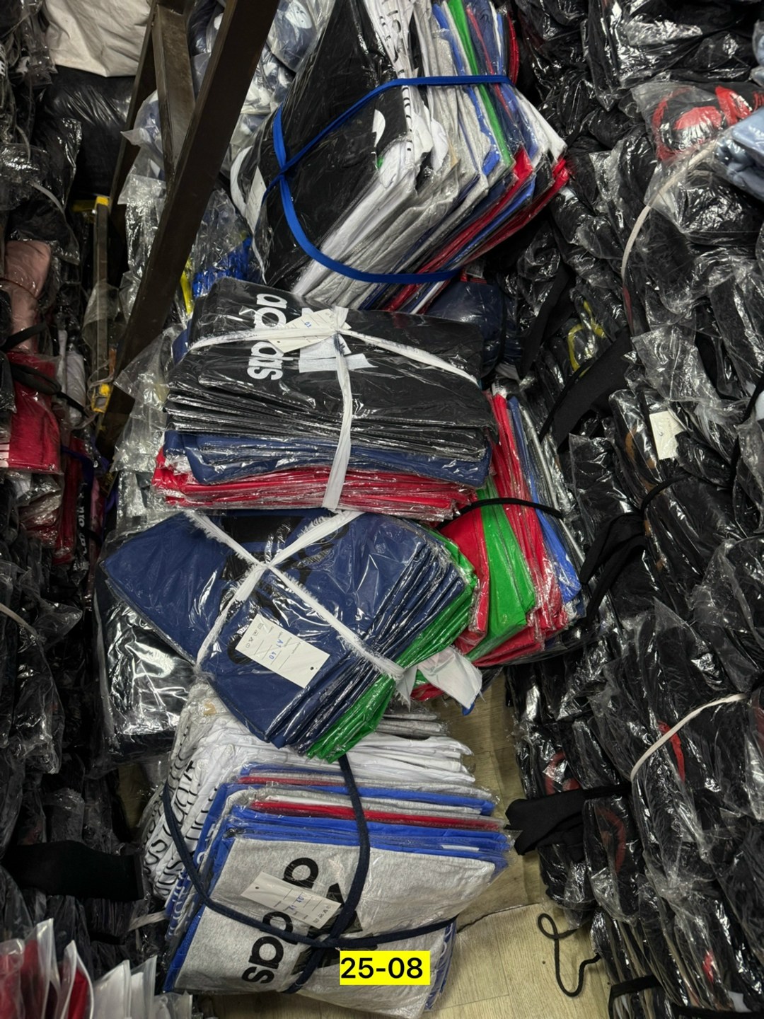 одежда на рынке,оптом,оптовый склад,товар оптом,оптовая торговля