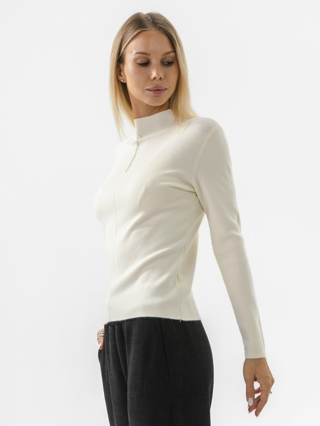 бежевый джемпер,водолазка,женская водолазка,джемпер,водолазка джемпер