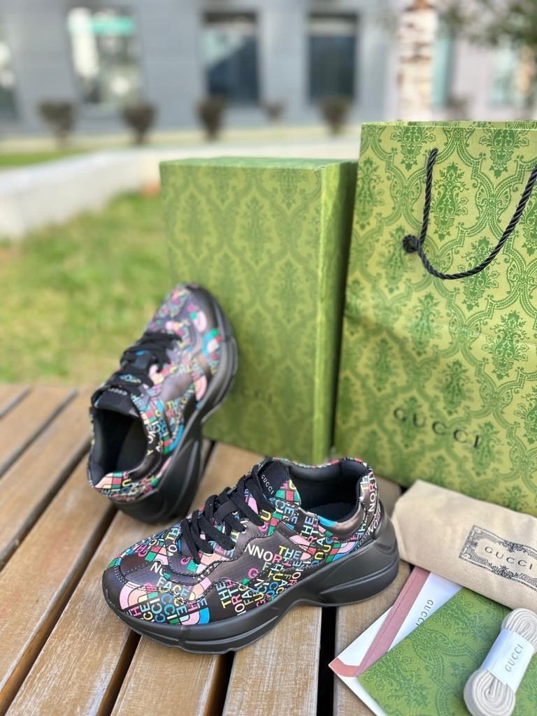 кроссовки gucci,кроссовки гуччи цветные,кроссовки гуччи разноцветные,кроссовки gucci женские,женские массивные кроссовки gucci rhyton