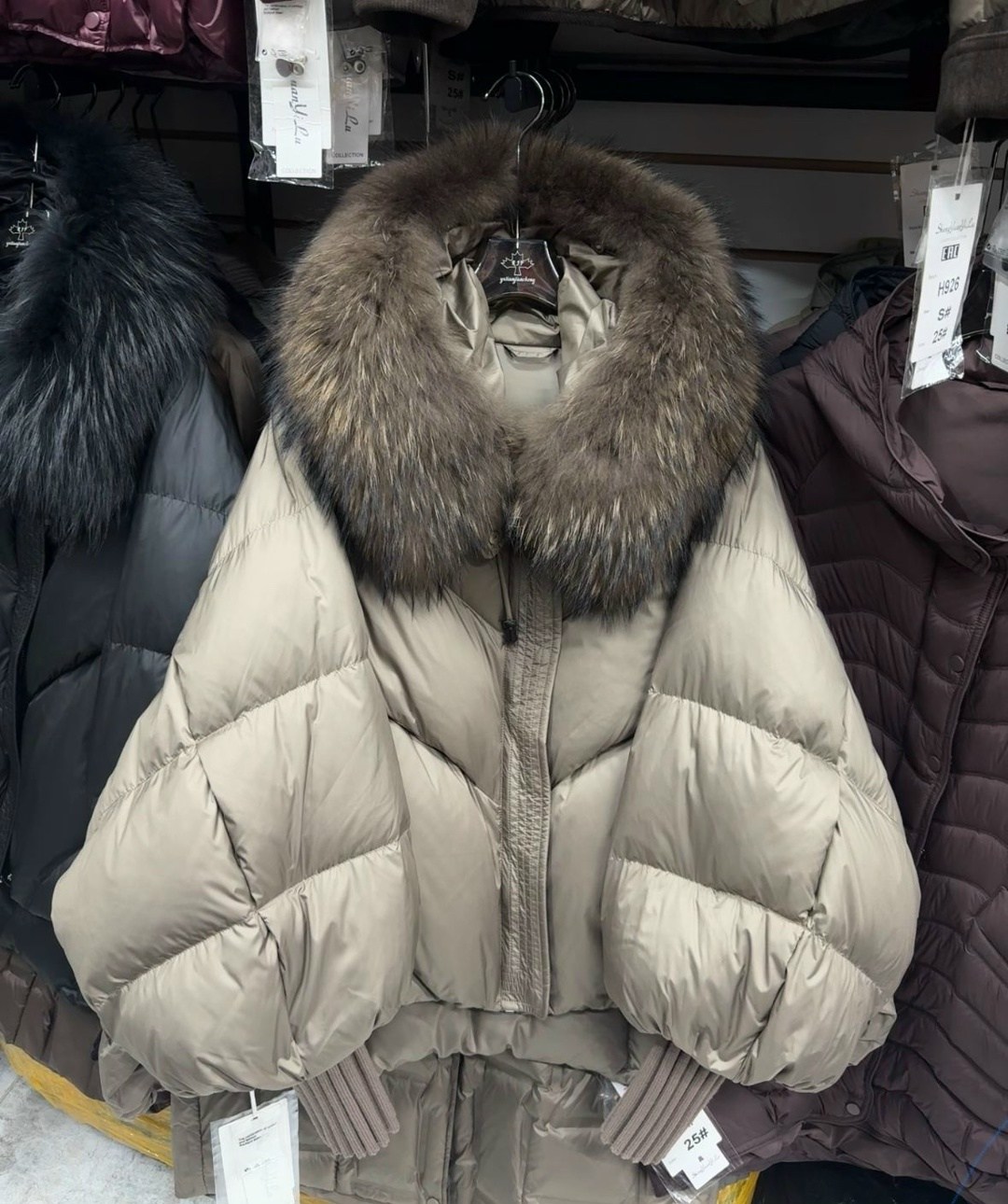 модные пуховики,стильные пуховики,короткий пуховик,пуховики с мехом,пуховик