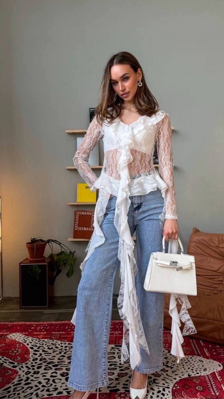 блузка с кружевами,блузка женская,джинсы стильные,топ с рюшами