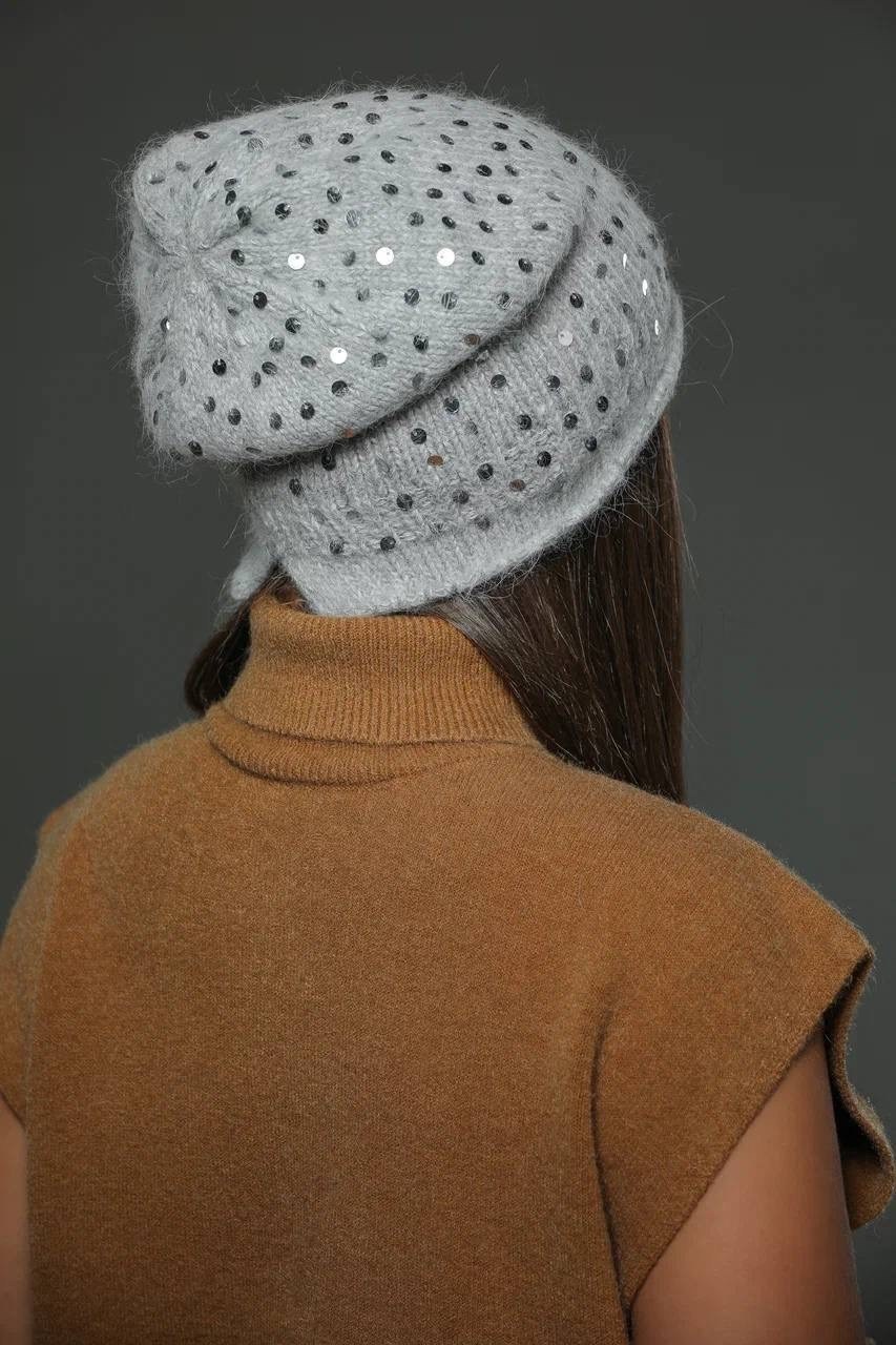 чепчик с пайетками,шапочка вязаная,капор с пайетками,шапка с пайетками,шапка чепчик с пайетками