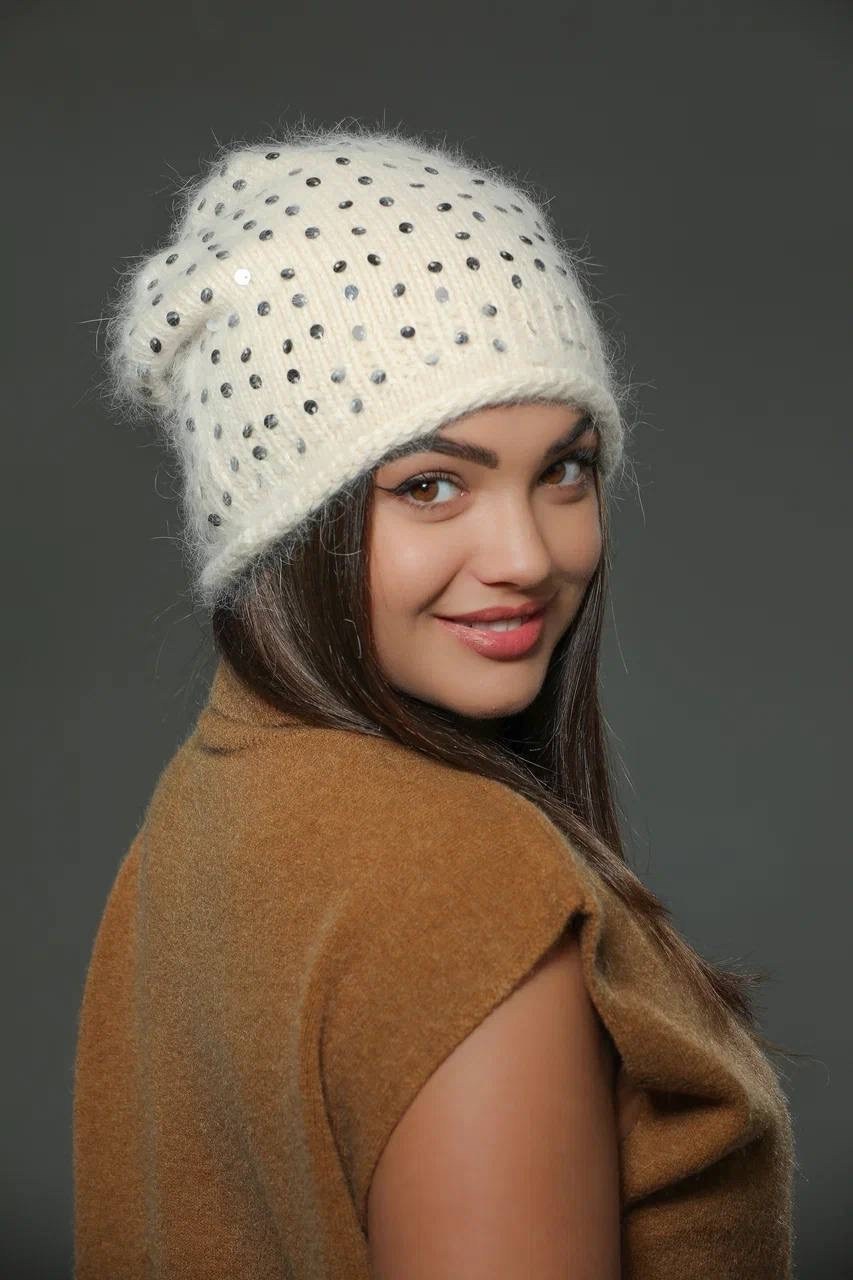 чепчик с пайетками,шапочка вязаная,капор с пайетками,шапка с пайетками,шапка чепчик с пайетками