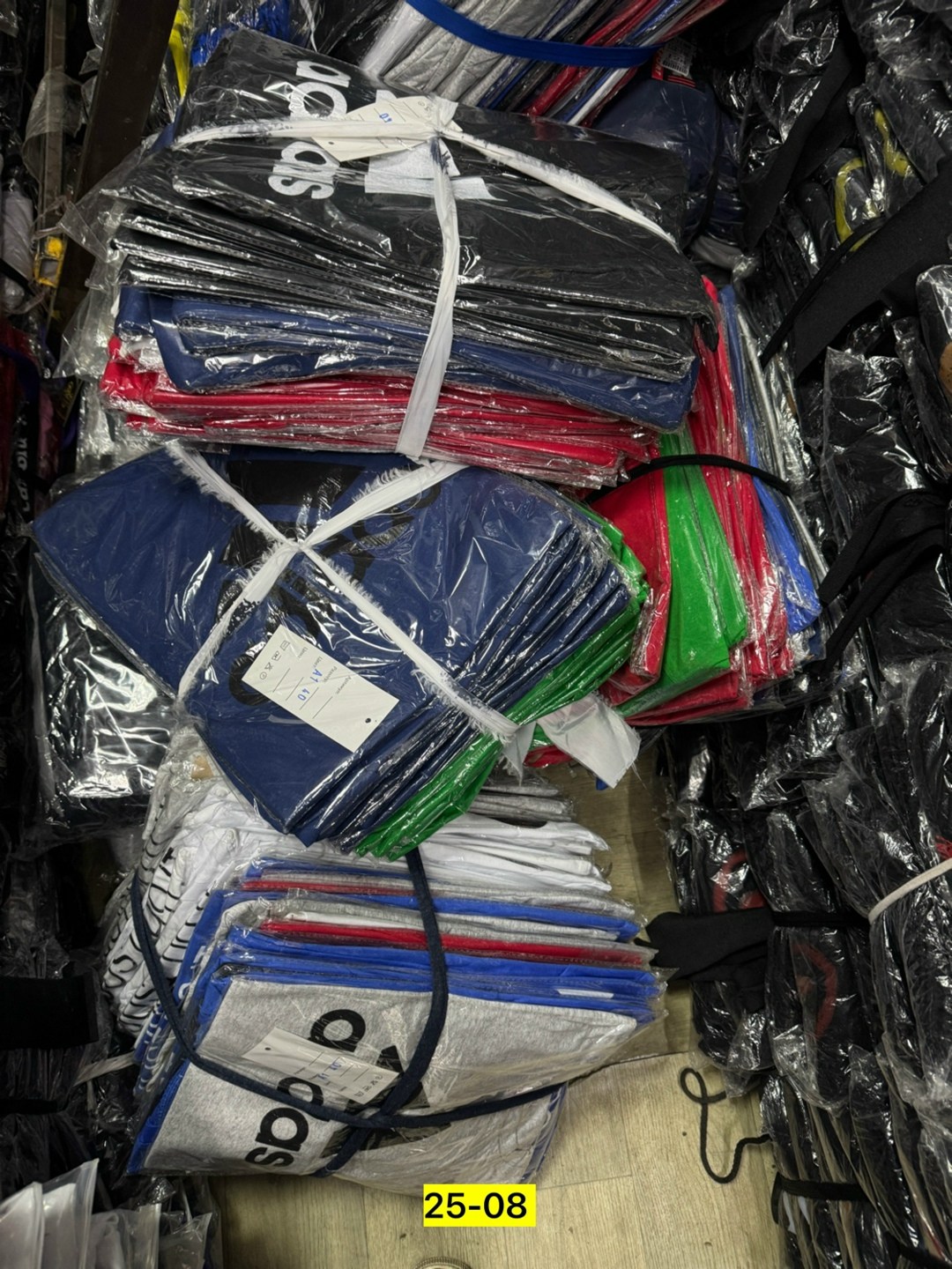 одежда на рынке,оптом,оптовый склад,товар оптом,оптовая торговля