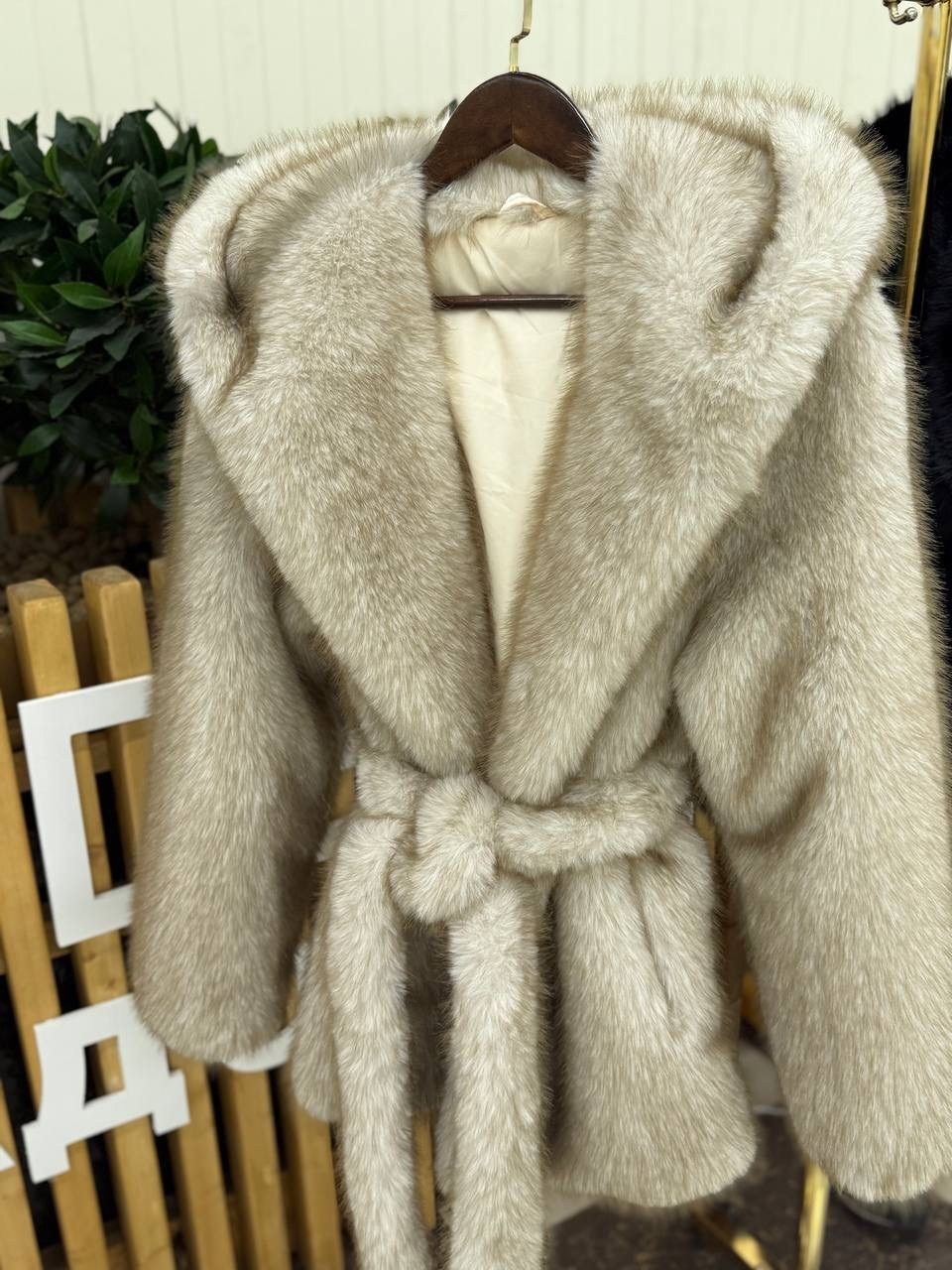 пальто из искусственного меха,меховое пальто с капюшоном,меховое пальто,женская шуба,пальто из искусственного меха с капюшоном