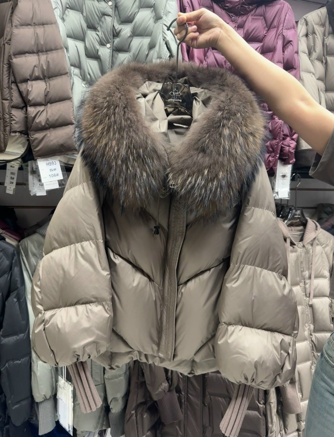 модные пуховики,стильные пуховики,короткий пуховик,пуховики с мехом,пуховик