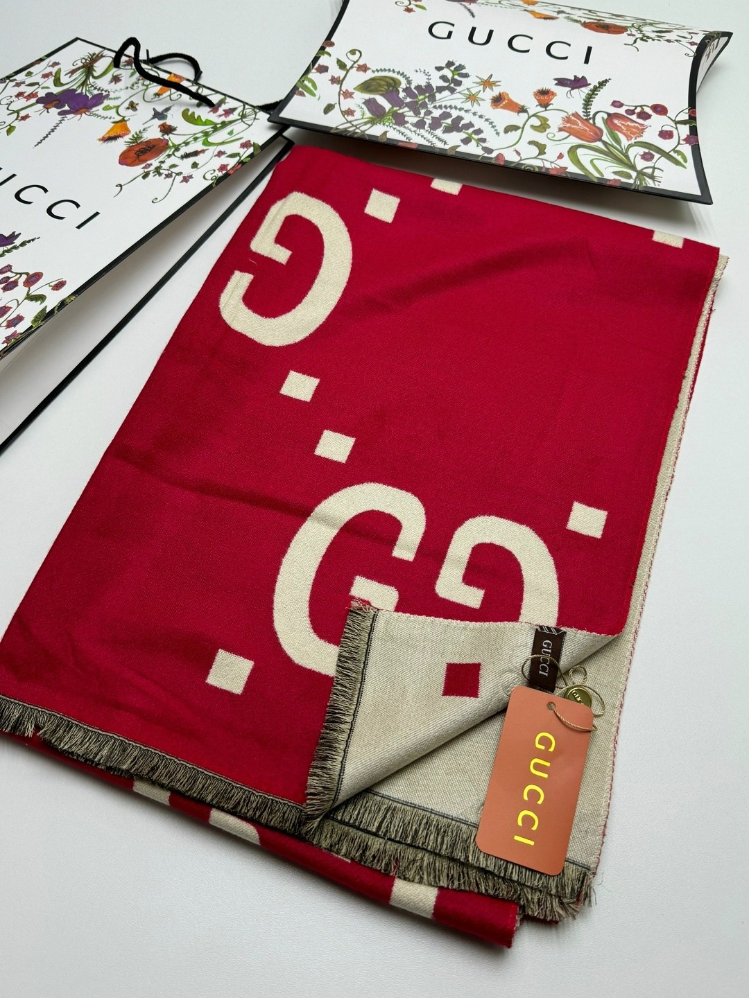 шарф gucci,теплый шарф гуччи,палантин гуччи кашемир,шарф гуччи телесный,брендовый женский палантин gucci