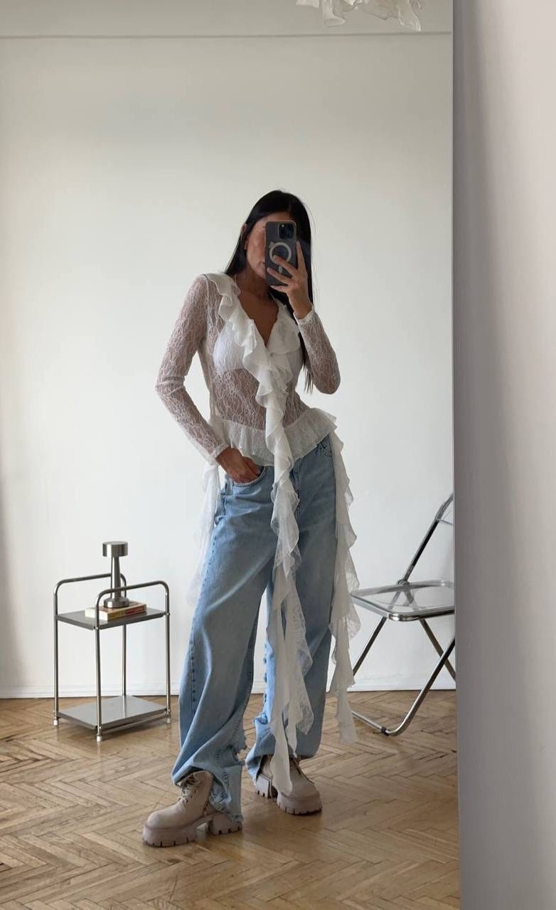 блузка с кружевами,блузка женская,джинсы стильные,топ с рюшами