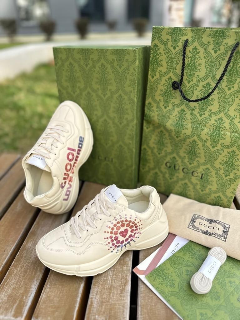 кроссовки gucci,кроссовки гуччи цветные,кроссовки гуччи разноцветные,кроссовки gucci женские,женские массивные кроссовки gucci rhyton