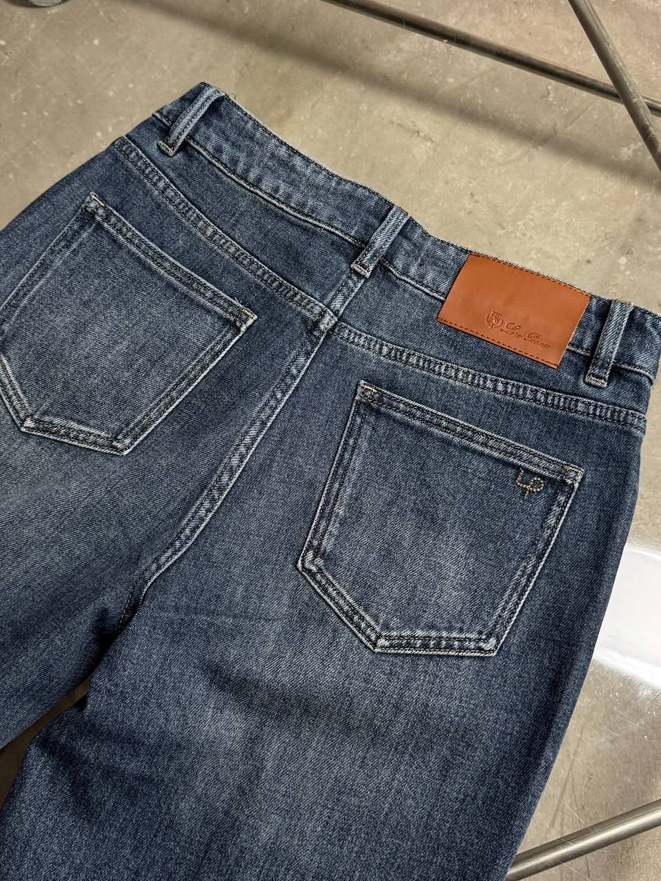 широкие джинсы,женские джинсы,женские широкие джинсы,джинсовые брюки,расклешенные джинсы