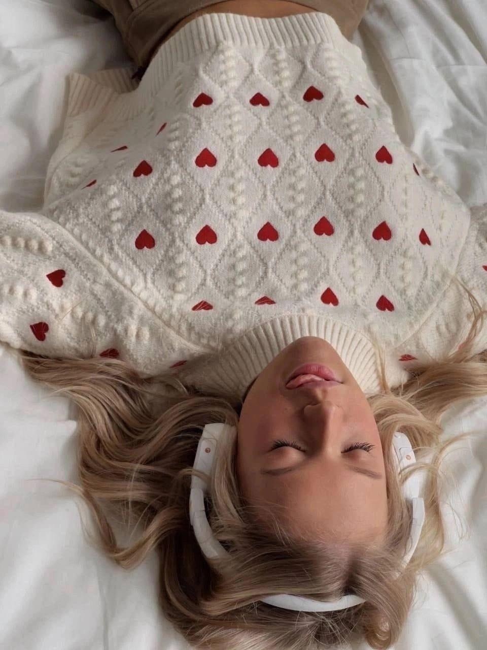 свитер с сердечками,свитер женский с сердечками,свитер,вязаный свитер с сердечками,свитер оверсайз с сердечками