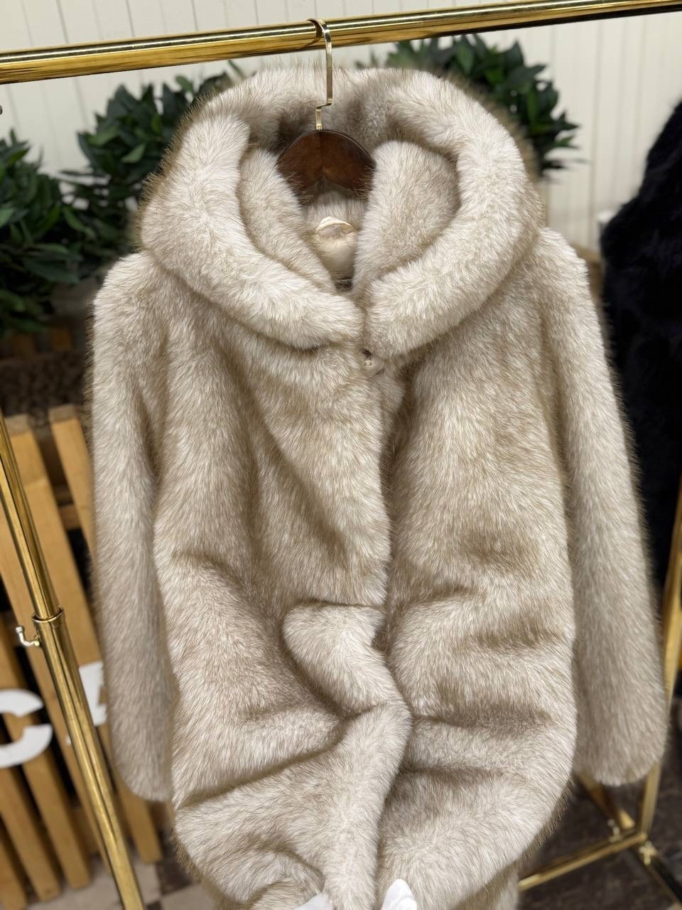 пальто из искусственного меха,меховое пальто с капюшоном,меховое пальто,женская шуба,пальто из искусственного меха с капюшоном