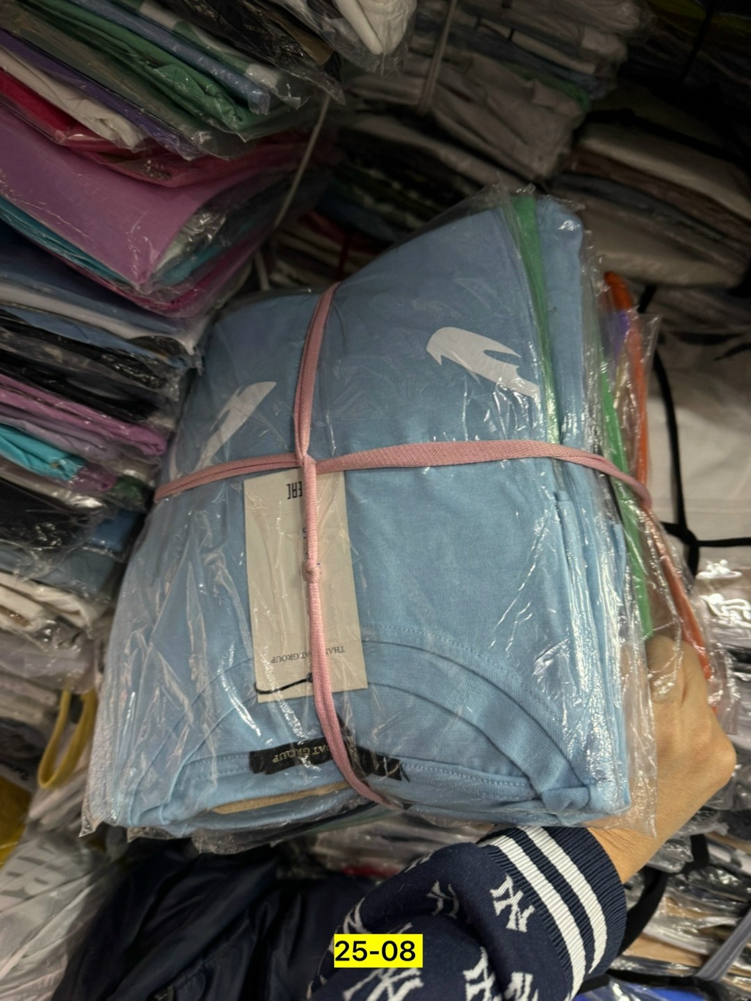 одежда на рынке,оптом,оптовый склад,товар оптом,оптовая торговля