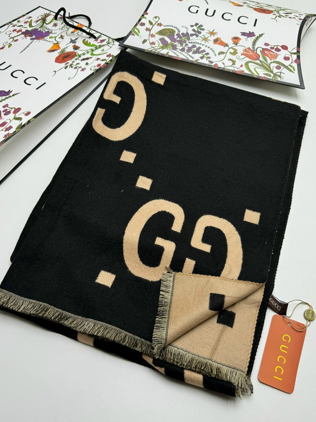 шарф gucci,теплый шарф гуччи,палантин гуччи кашемир,шарф гуччи телесный,брендовый женский палантин gucci