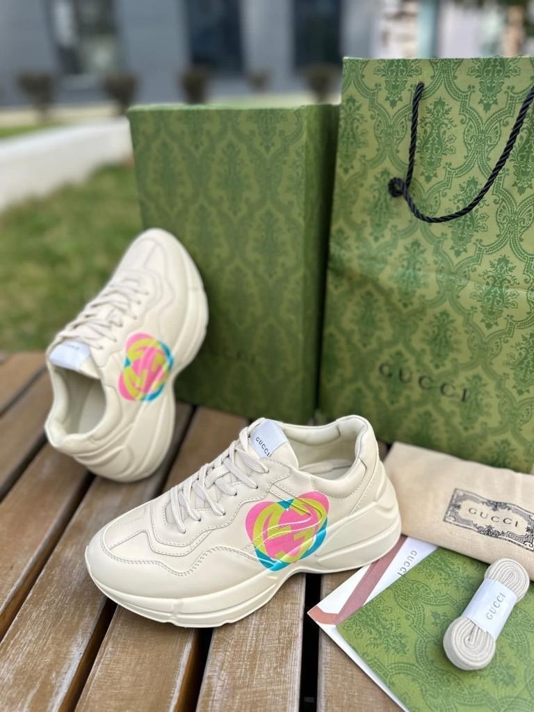 кроссовки gucci,кроссовки гуччи цветные,кроссовки гуччи разноцветные,кроссовки gucci женские,женские массивные кроссовки gucci rhyton