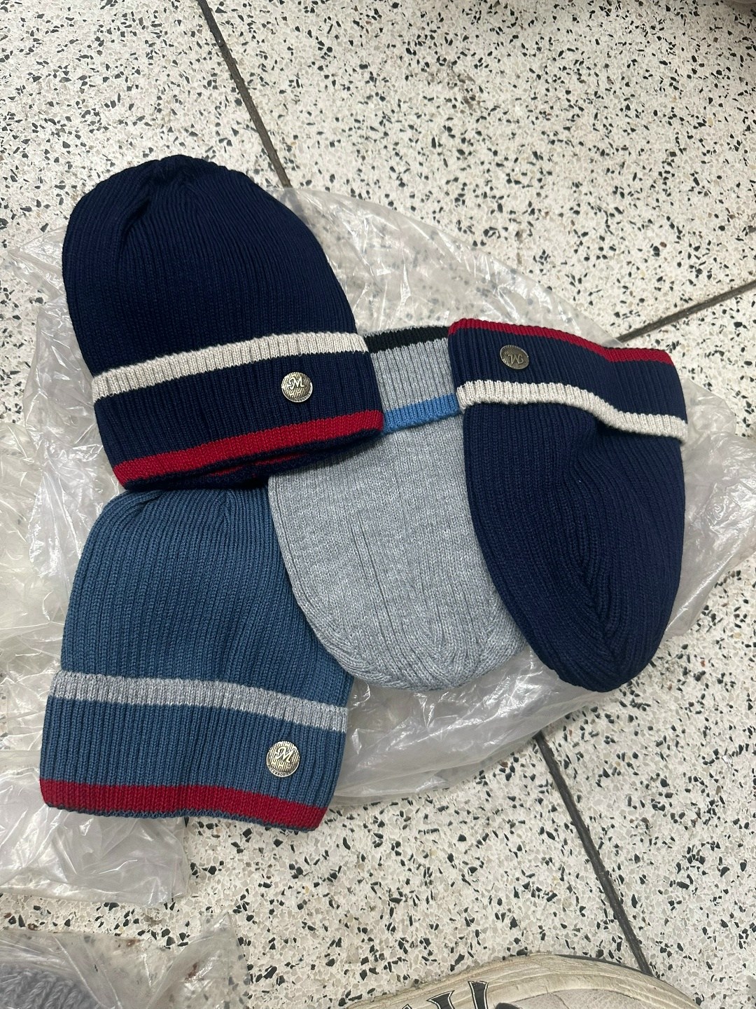 шапка moncler,шапка для мальчика,шапочка для мальчика,комплект шапки,шапка подростковая