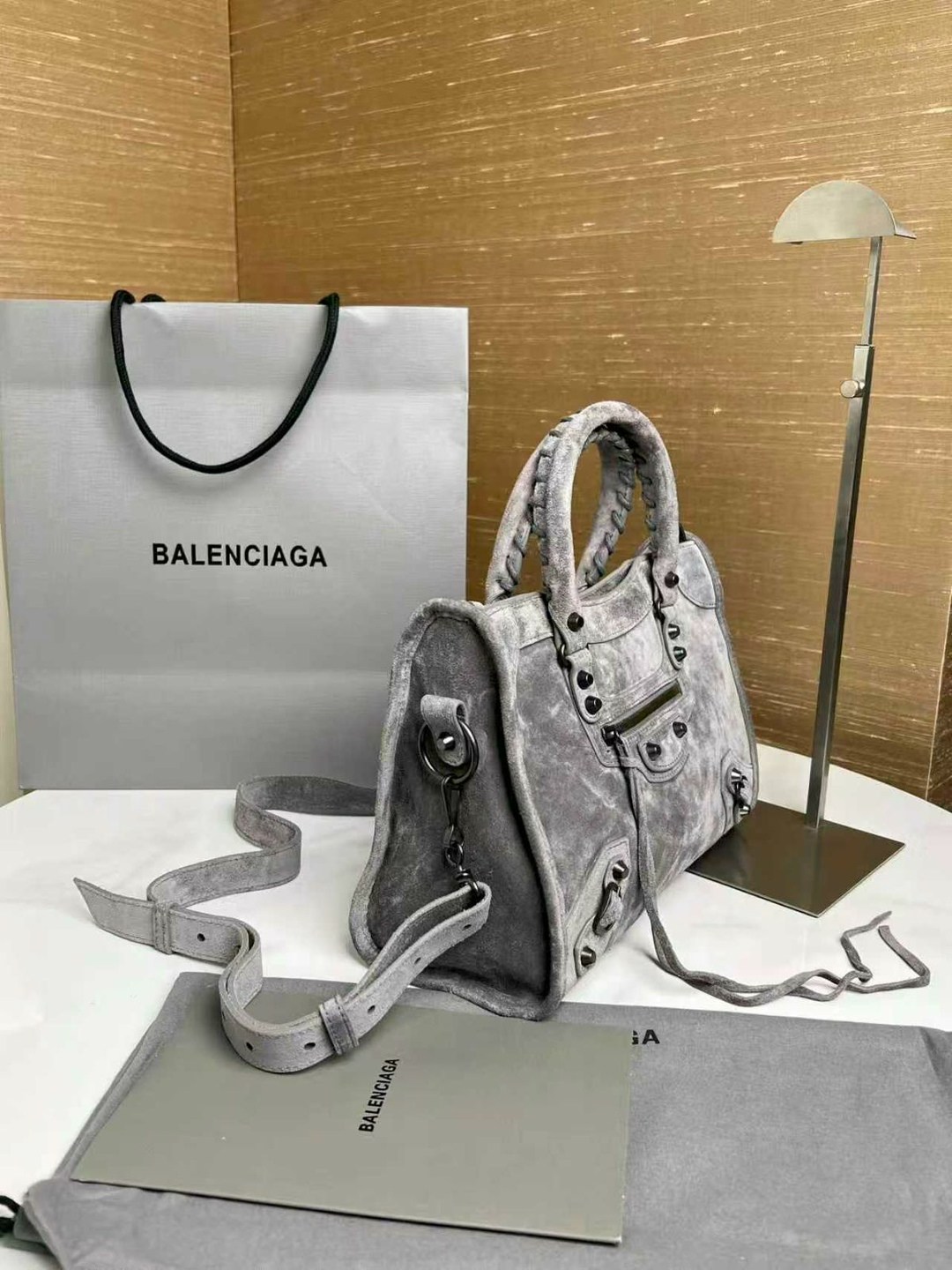 сумка balenciaga neo classic city,сумка баленсиага серая,сумки модные,баленсиага сумка,сумка