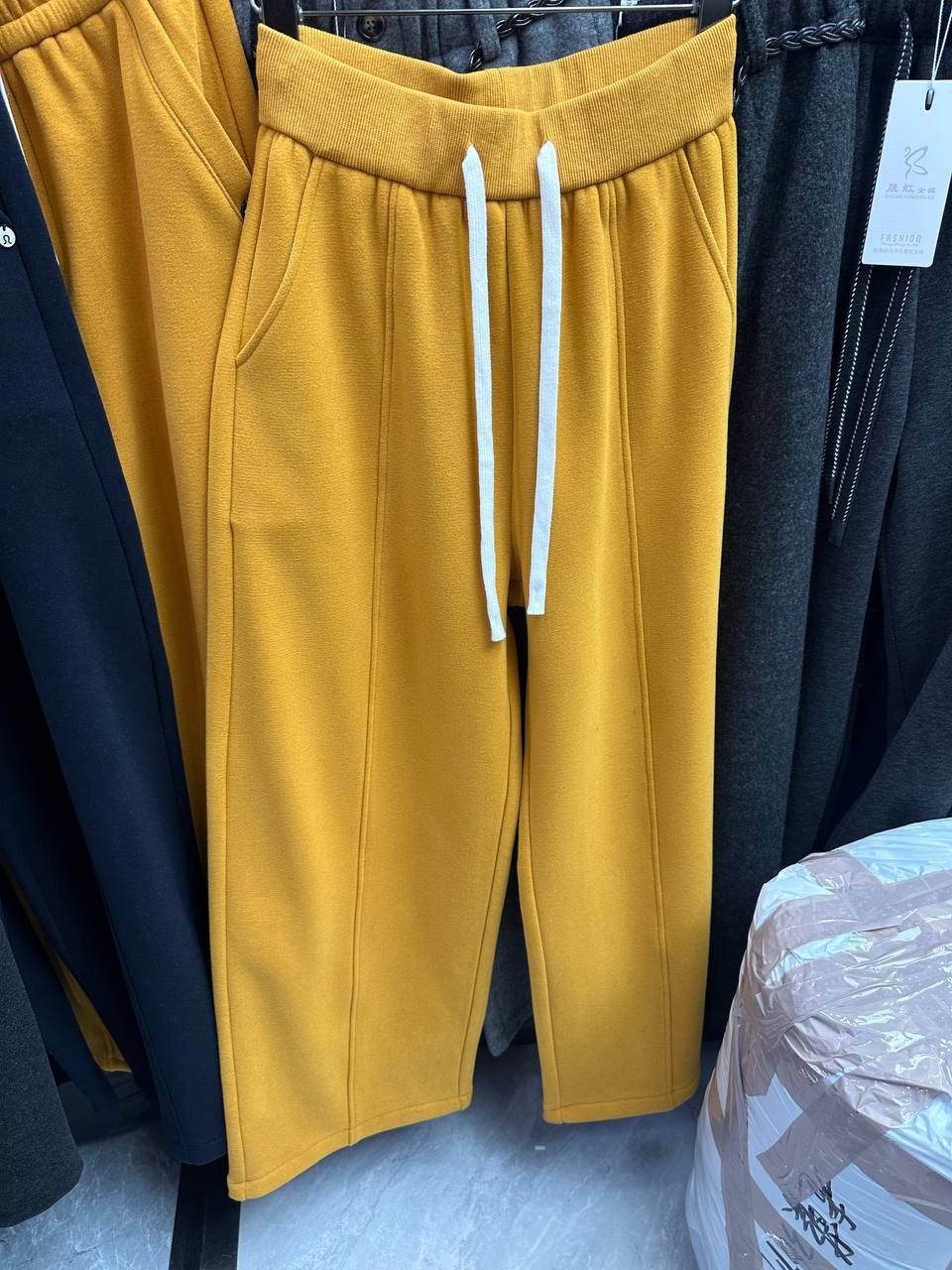 брюки штаны,спортивные брюки,широкие брюки,брюки модные,одежда брюки