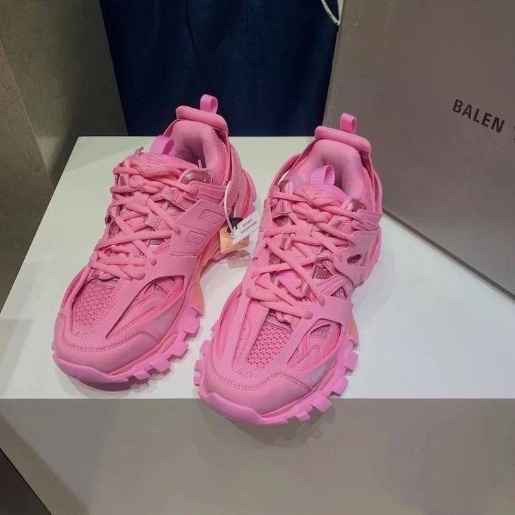 кроссовки женские balenciaga,баленсиага кроссовки трек розовые,кроссовки баленсиага трек женские,кроссовки модные,розовые кроссовки