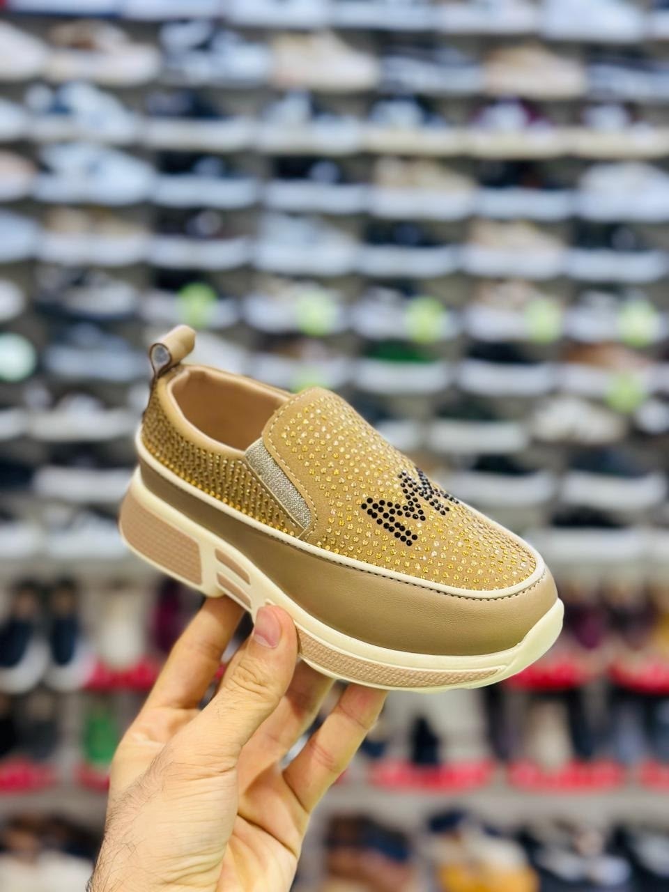 ,женские кроссовки,кроссовки модные,спортивная ,кроссовка