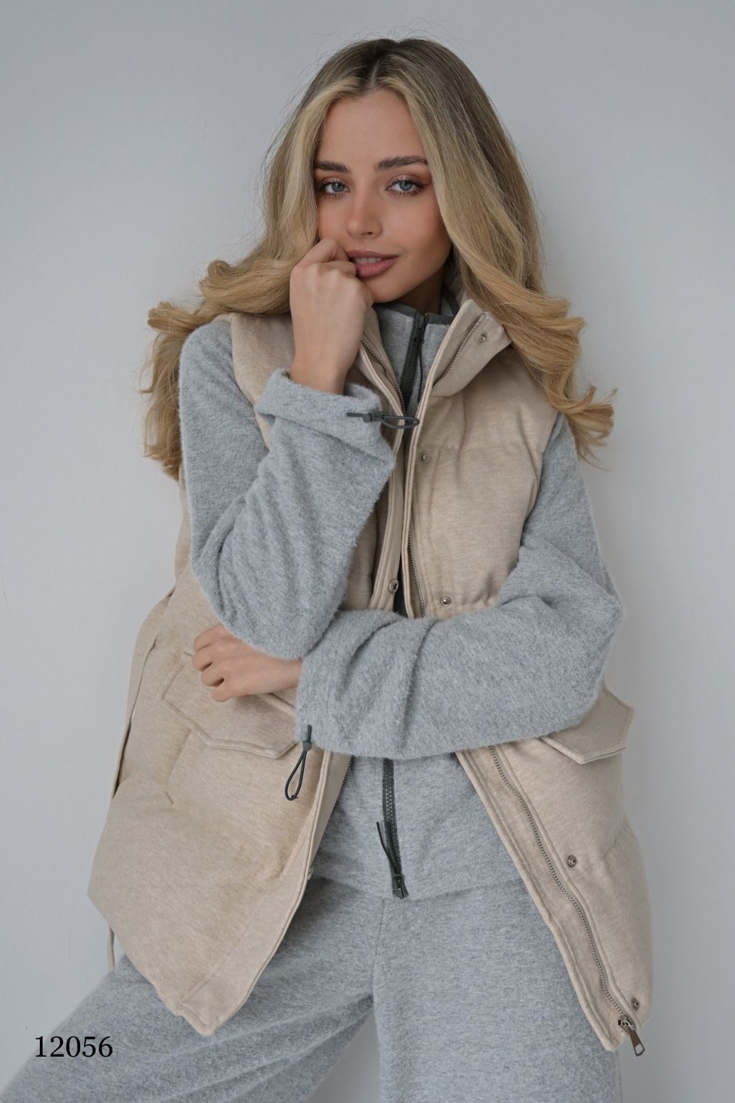 серая жилетка,женская жилетка,стильная жилетка,жилет,жилет женский