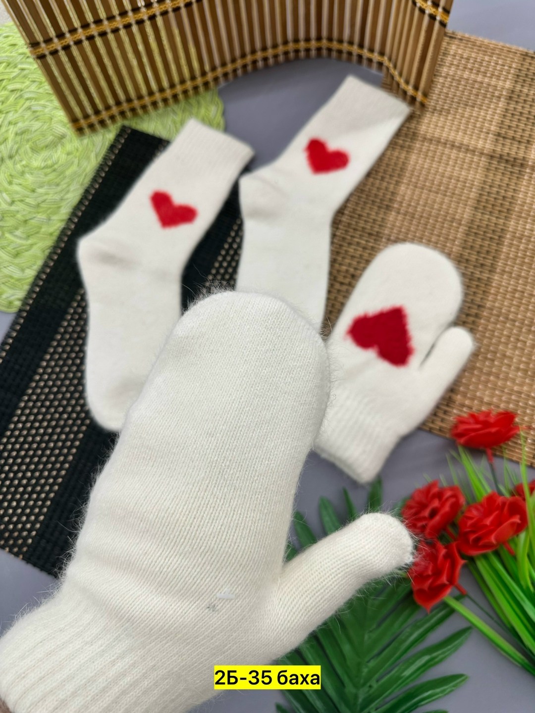 комплект варежки и носки,варежки женские,подарочный набор варежки и носки шерстяные,варежки для влюбленных,носки и варежки шерстяные