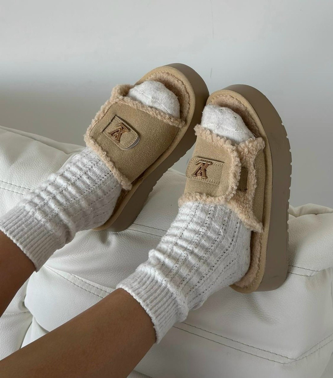 женские тапочки,модные тапочки,тапочки louis vuitton,домашние тапочки,