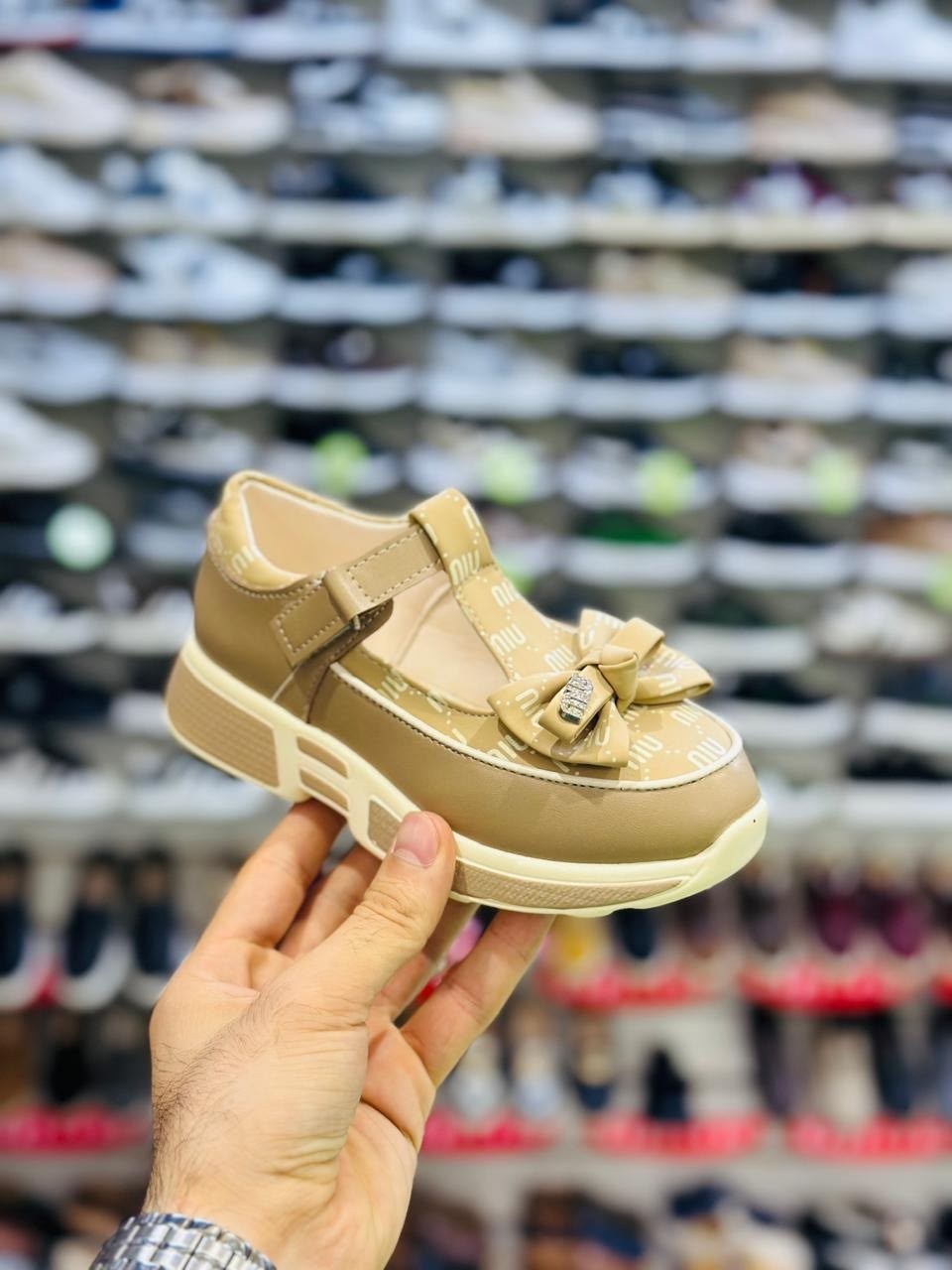 ,кроссовки женскиe,модели обуви,женская ,кроссовки закрытые