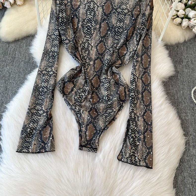 боди змеиный принт,боди женский с длинным рукавом,принт змеиная кожа,боди с воротником,боди vitoricci змеиный принт