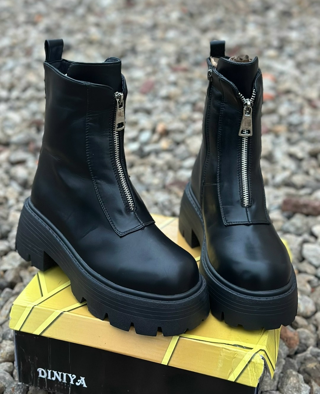 женские ботинки,,ботинки с замком,модные ботинки,женская