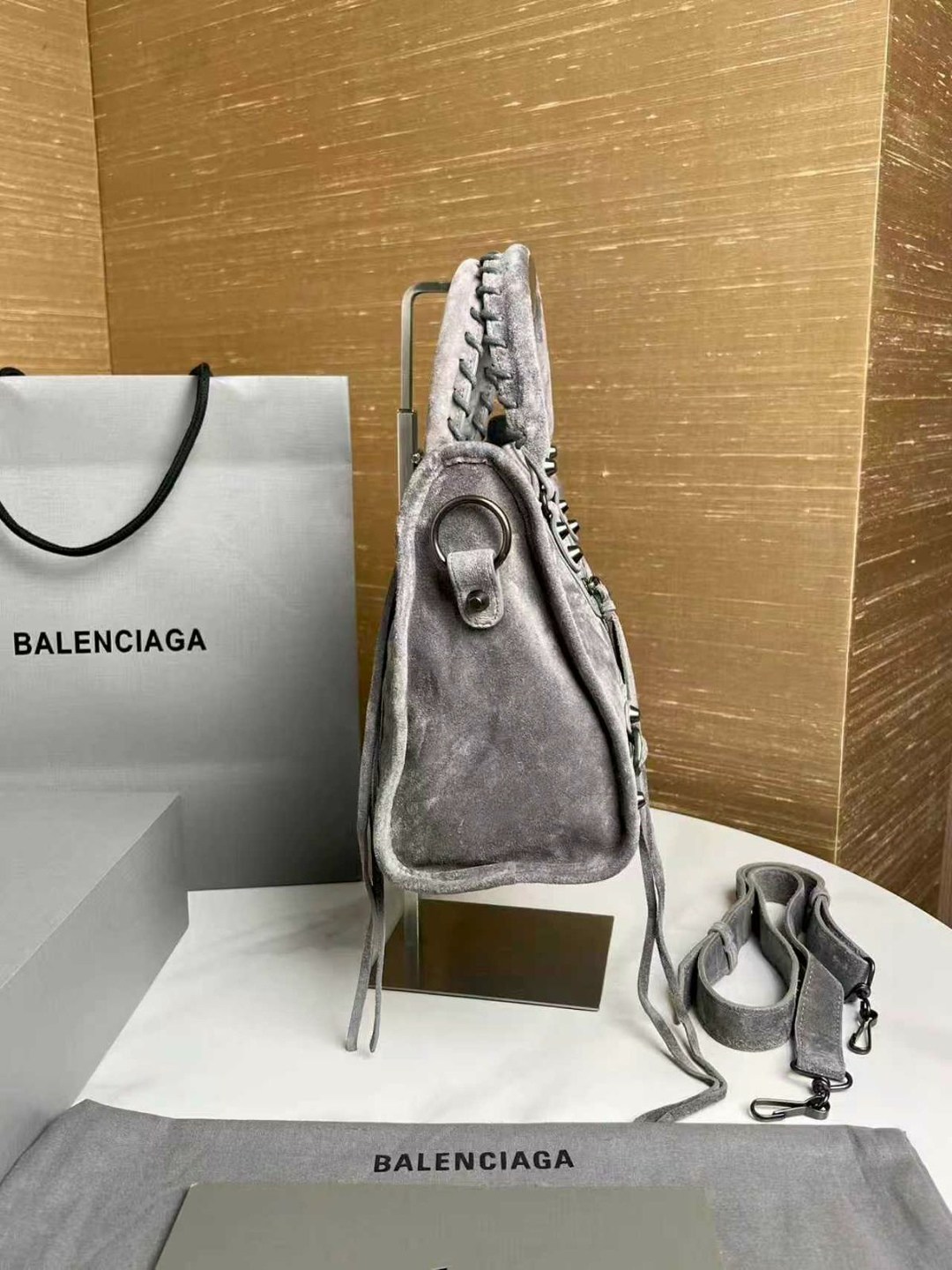 сумка balenciaga neo classic city,сумка баленсиага серая,сумки модные,баленсиага сумка,сумка