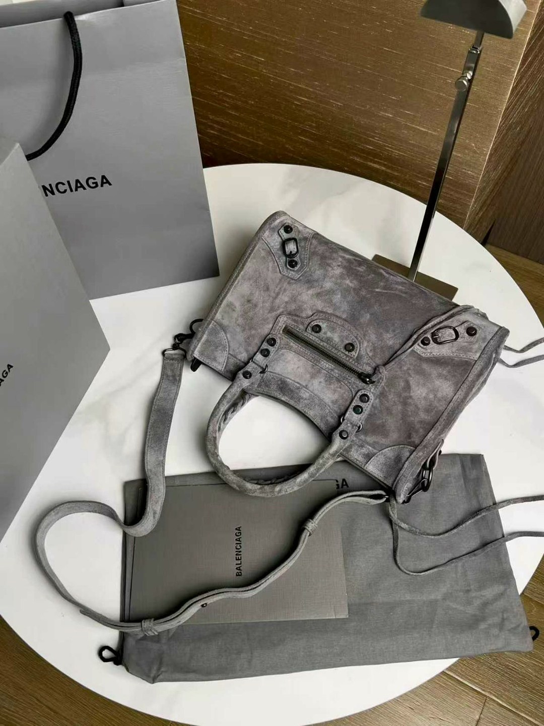 сумка balenciaga neo classic city,сумка баленсиага серая,сумки модные,баленсиага сумка,сумка