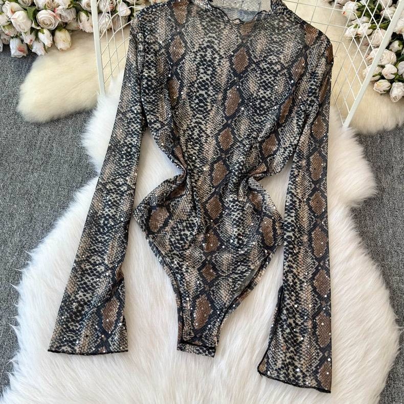 боди змеиный принт,боди женский с длинным рукавом,принт змеиная кожа,боди с воротником,боди vitoricci змеиный принт