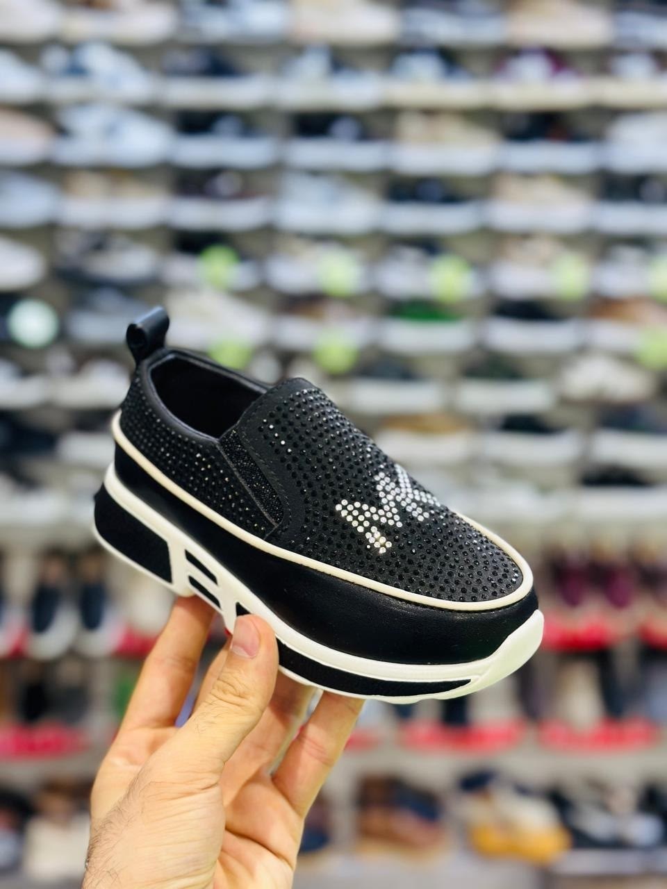 ,кроссовки женскиe,модели обуви,женская ,кроссовки закрытые