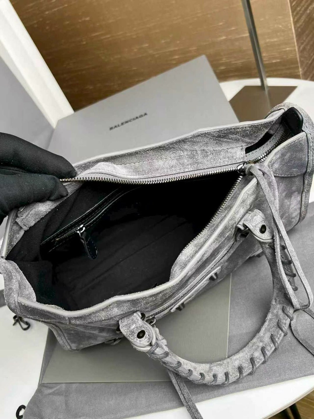 сумка balenciaga neo classic city,сумка баленсиага серая,сумки модные,баленсиага сумка,сумка