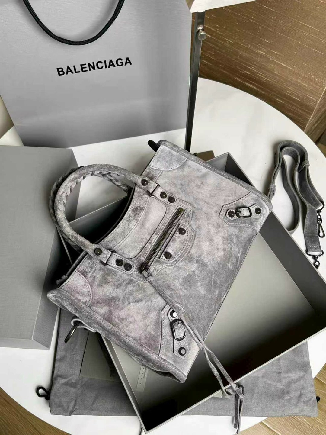 сумка balenciaga neo classic city,сумка баленсиага серая,сумки модные,баленсиага сумка,сумка