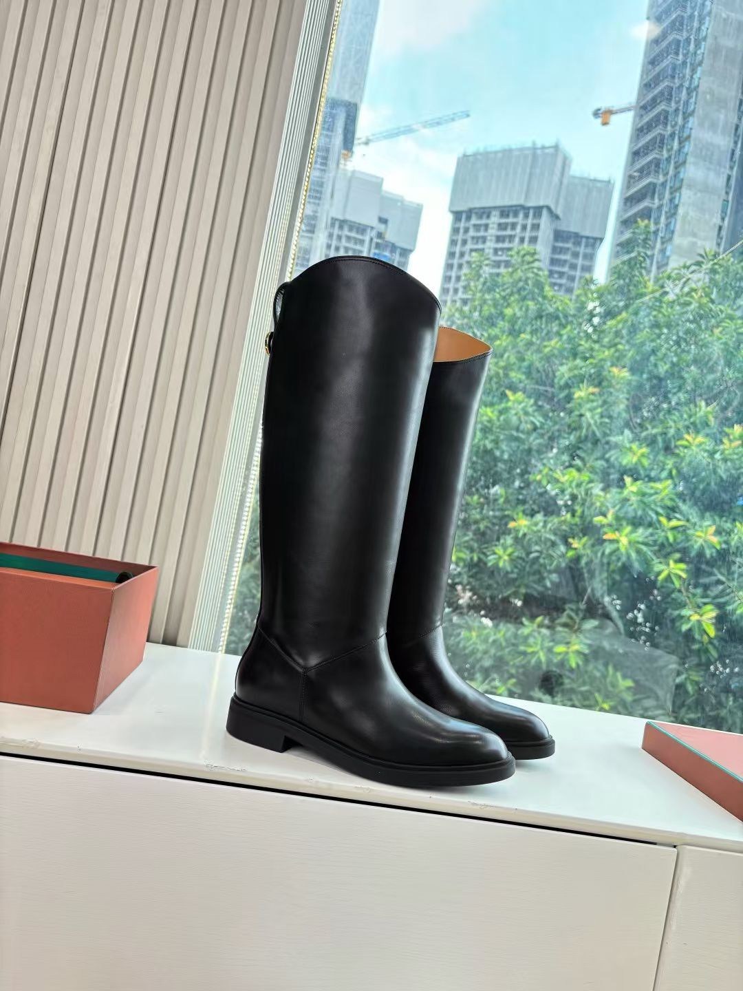 женские сапоги,,сапоги hermes,модные сапоги,кожаные сапоги