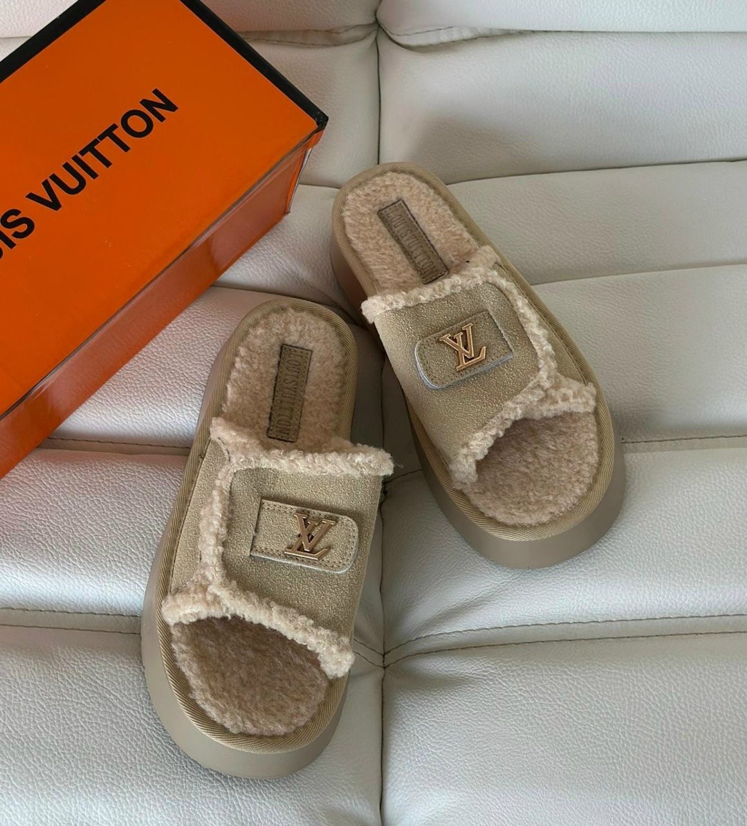 женские тапочки,модные тапочки,тапочки louis vuitton,домашние тапочки,