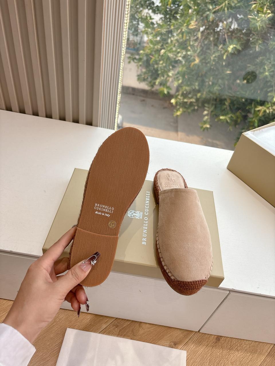 замшевые шлепанцы brunello cucinelli,кожаные шлепанцы brunello cucinelli,,женские шлепанцы,шлепанцы brunello cucinelli