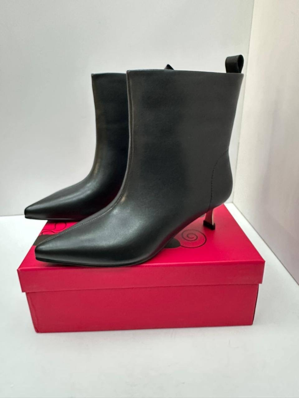 ботильоны женские,,модные ботильоны,женские ботильоны с острым носком,короткие сапоги