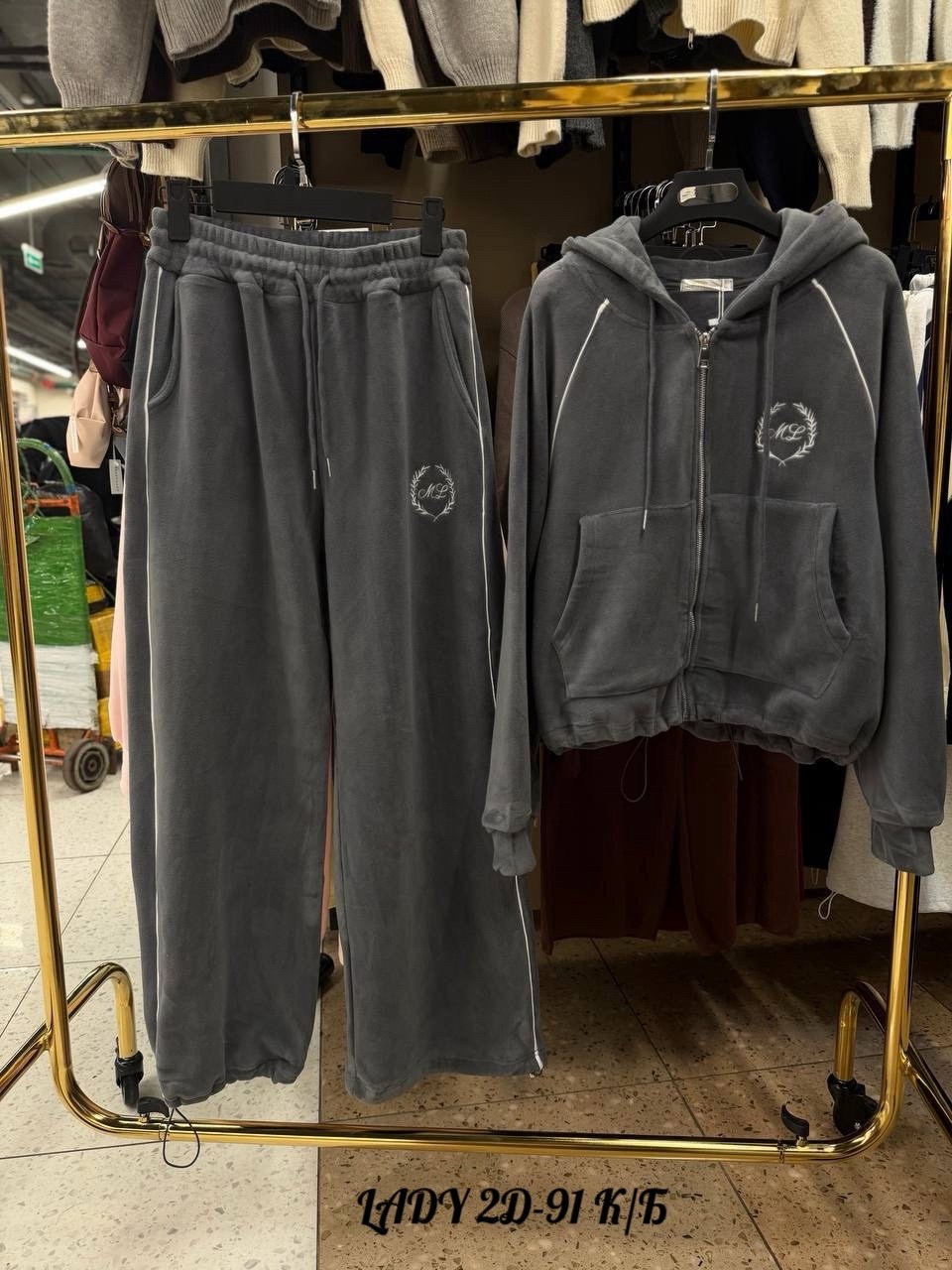 спортивные костюм,cпортивный костюм велюровый,велюровые костюмы,стильные костюмы,женские костюмы спортивные