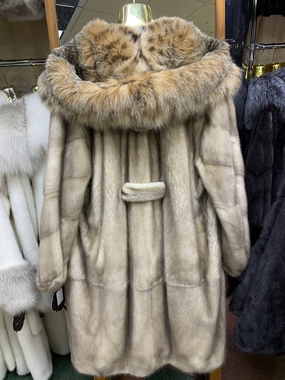 шубы норковые,норковая шуба с капюшоном,шуба из норки,шуба норка,норковая шуба нафа с рысью