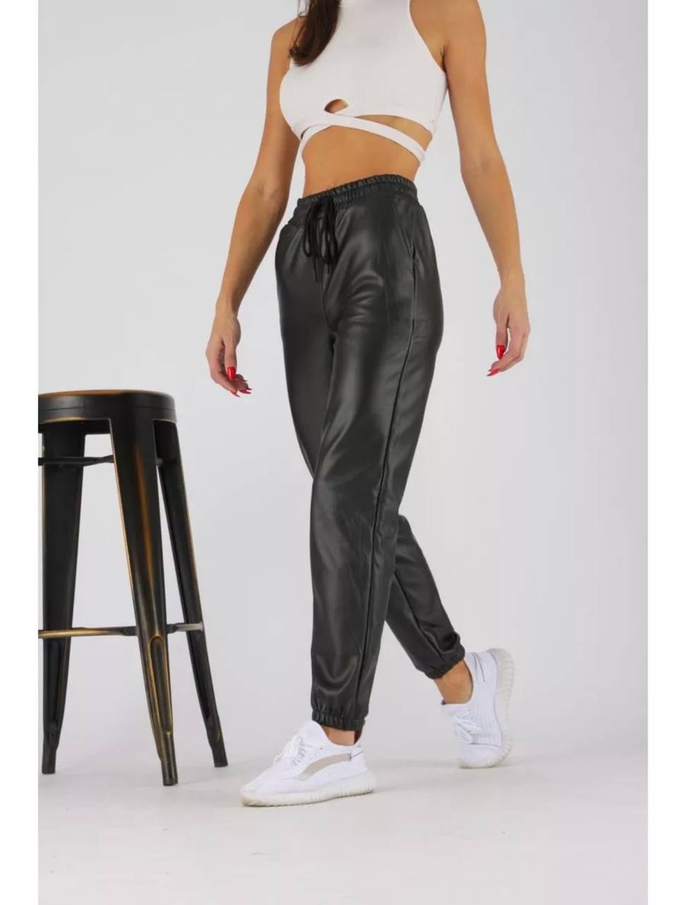 брюки кожаные джоггеры утепленные,джоггеры женские кожаные,брюки кожаные джоггеры,джоггеры из экокожи брюки,брюки джоггеры кожаные raifa