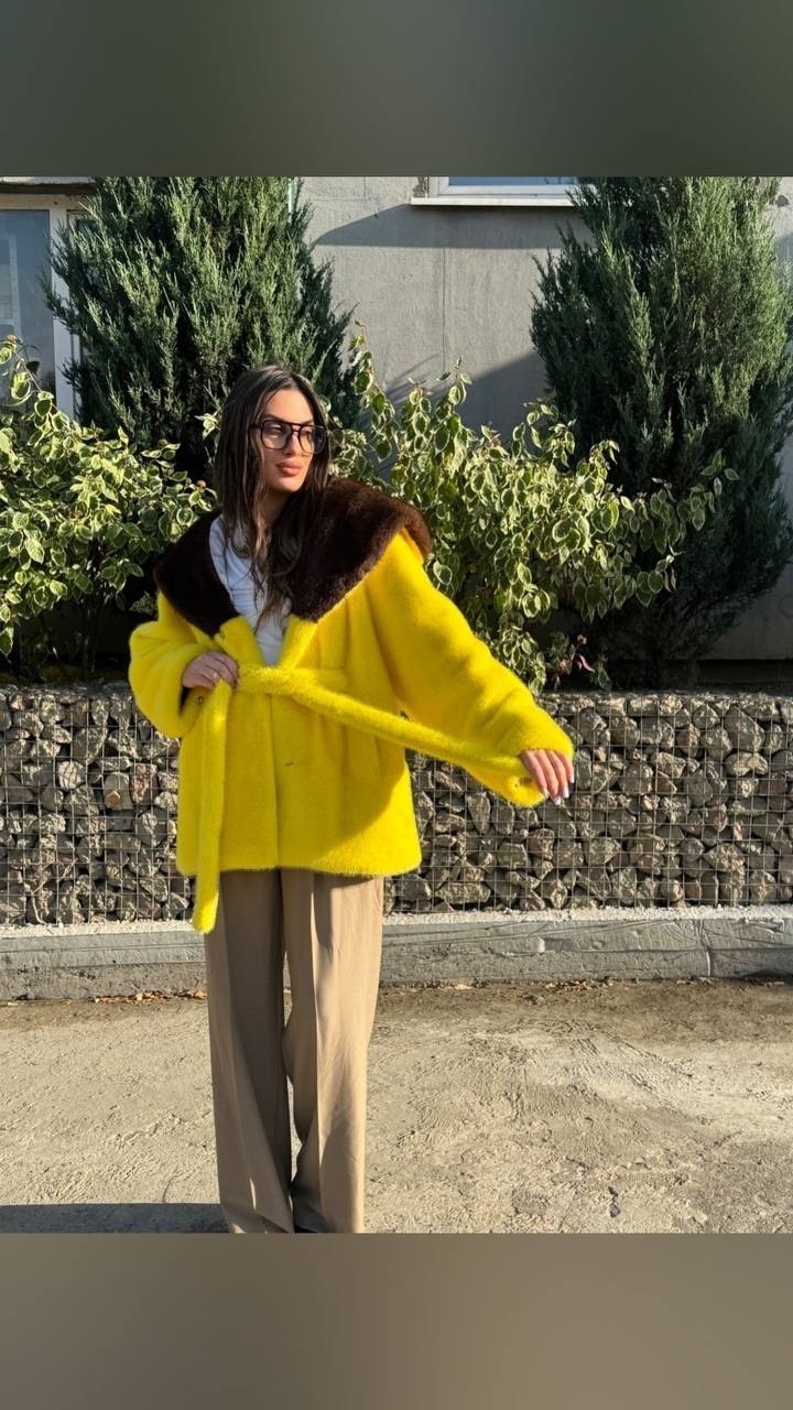 модная шуба,желтая шуба,шуба лимонного цвета,норковая шуба с капюшоном,шуба искусственная