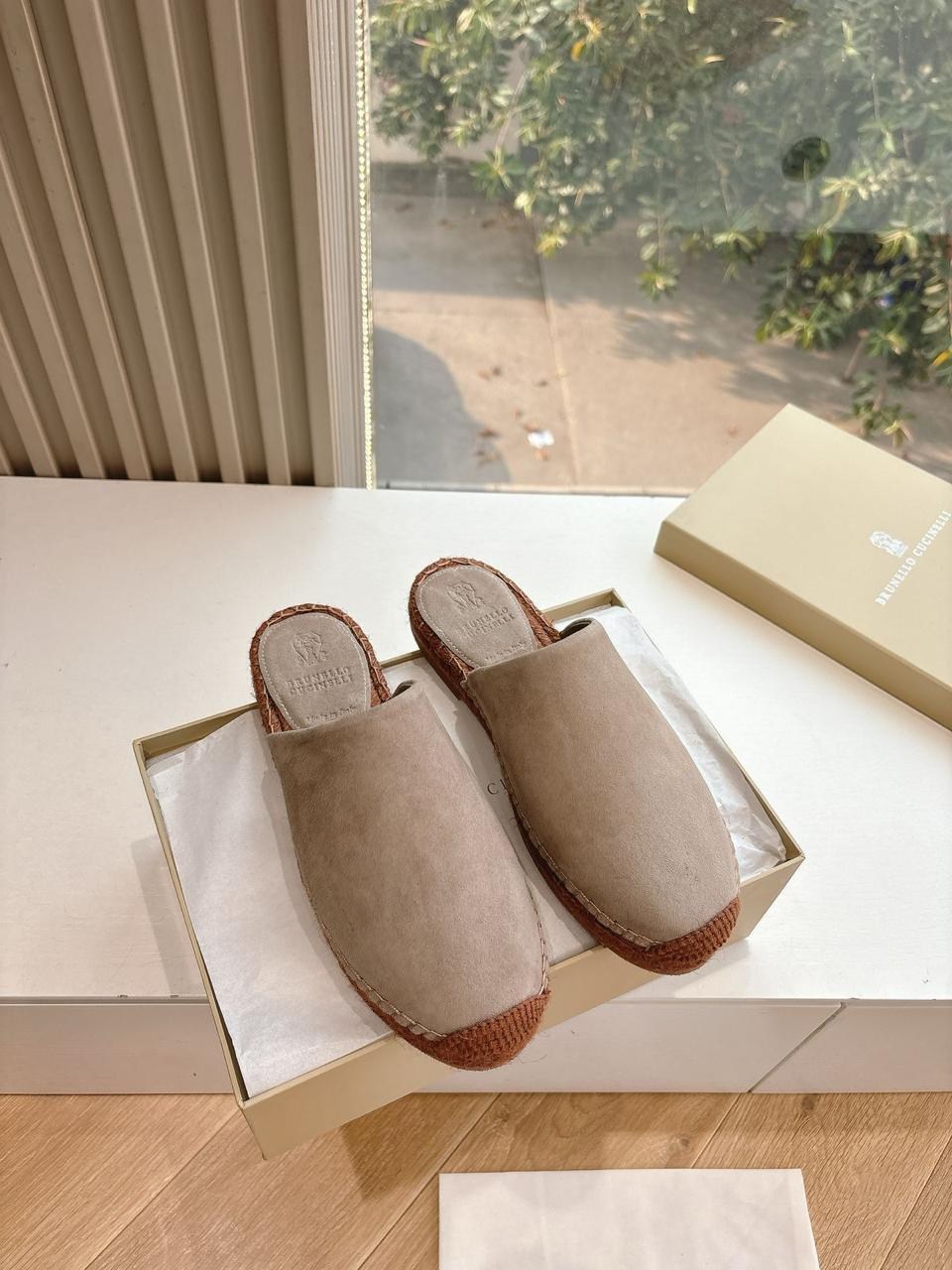 замшевые шлепанцы brunello cucinelli,кожаные шлепанцы brunello cucinelli,женские шлепанцы,,шлепанцы brunello cucinelli