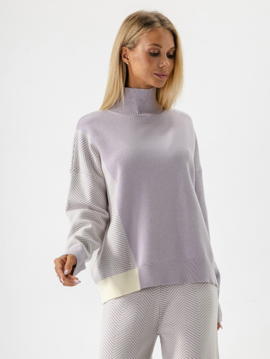 джемпер,трикотажные костюмы,фиолетовый свитер,брюки серые,вязаные костюмы