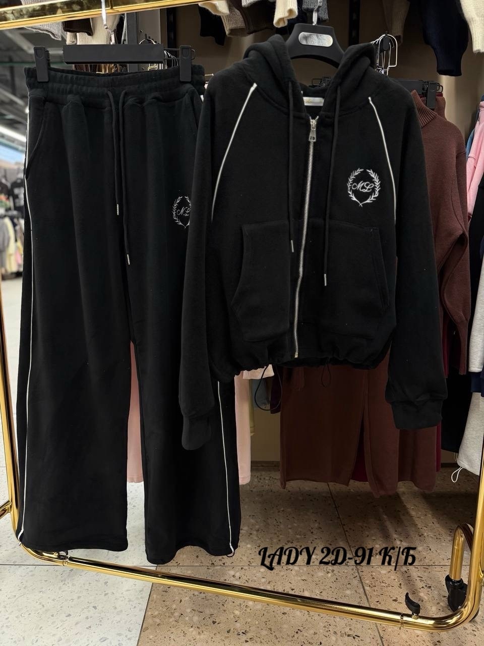 спортивные костюм,cпортивный костюм велюровый,велюровые костюмы,стильные костюмы,женские костюмы спортивные